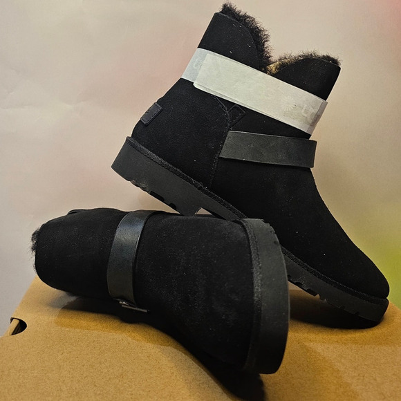 UGG Women's Romely Short Buckled Booties Size 5.5 Black NWT - Picture 2 of 6